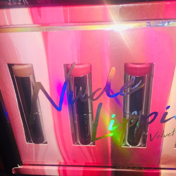 π Jasmine La Bell Lipstick Set - Picture 3 of 4